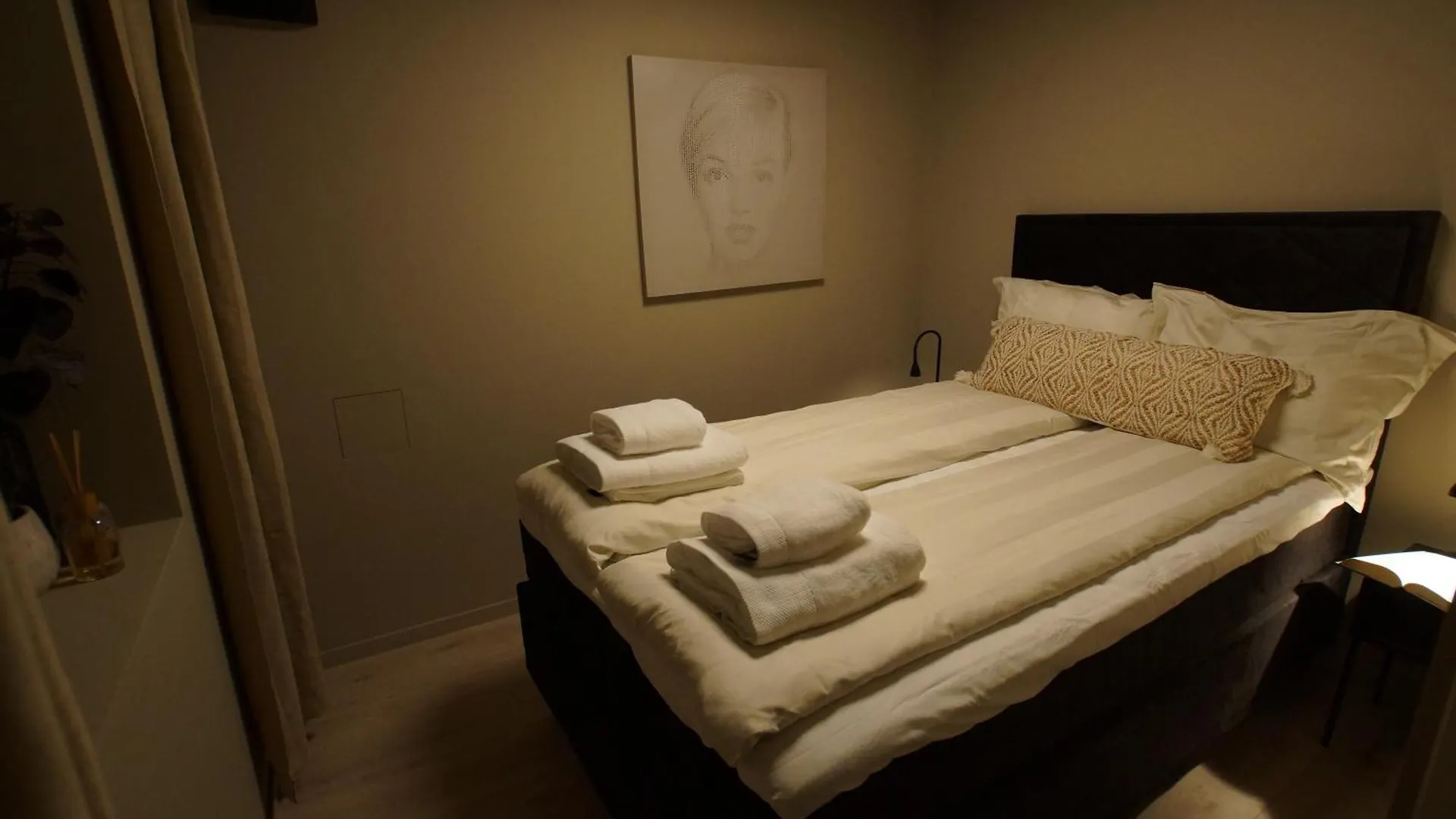 Comfort Apartment In Lone Only 20 Minutes Away From The Heart Of The City! 베르겐